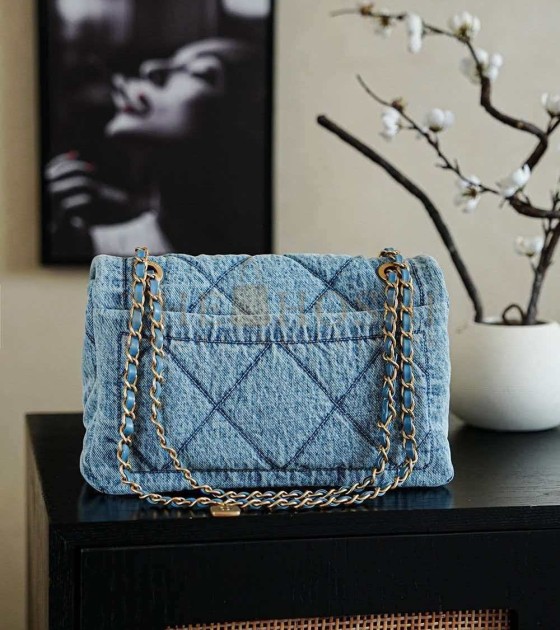 Ch**el Classic Flap Bag Maxi Denim Blue Size 35*10*24CM AS5734
