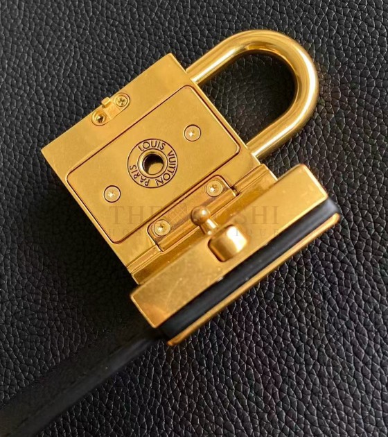 L0vis Vvtt0n LV M24891 Black Cowhide Leather Key Pouch 17×30×21cm  Master Quality