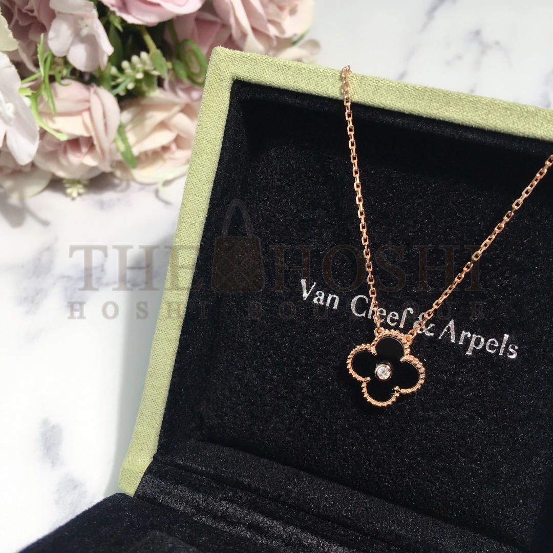 V*n Cl**f & Arpels Onyx D1am0nd Clover Necklace, Vintage Alhambra pendant Master Quality