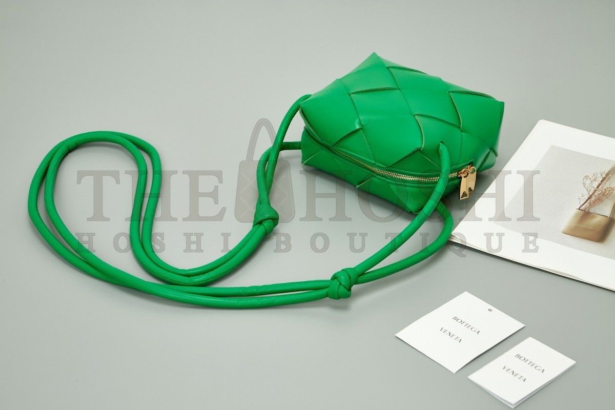 B0tt*ga Ven*ta Mini Cassette Camera Bag In Parakeet Lambskin Master Quality