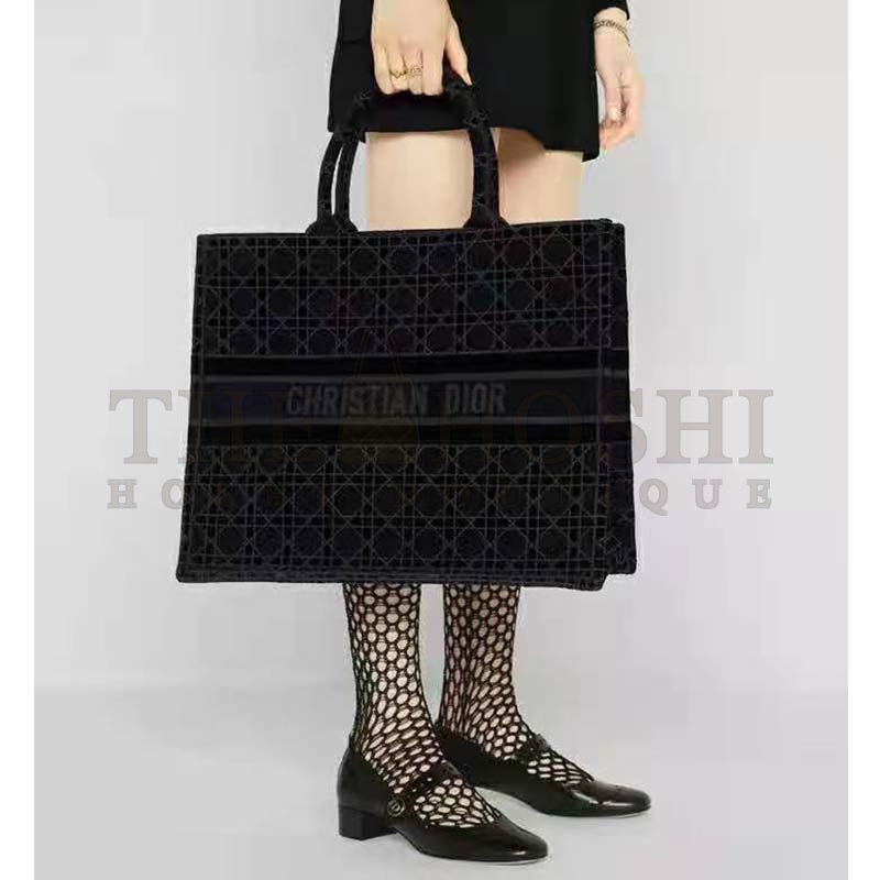 D10r Women D10r Book Tote Blue Cannage Embroidered Velvet Master Quality