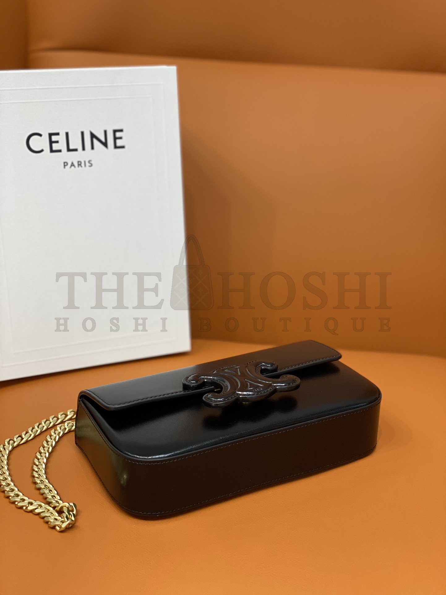 Ce1i*e CHAIN SHOULDER BAG CUIR TRIOMPHE IN SHINY CALFSKIN BLACK Master Quality