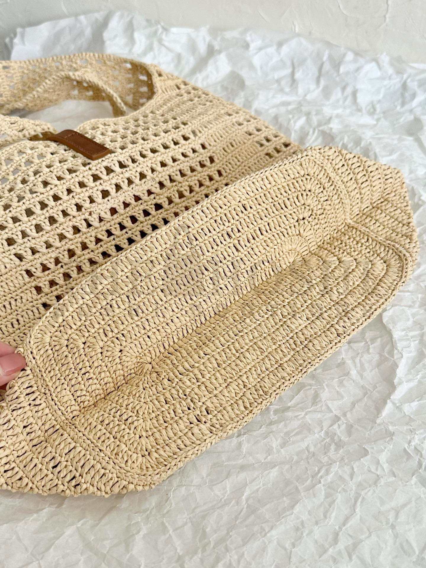 Sa1nt Lau*nt Le 5 A 7 Medium Tote Bag in Naturel Raffia Master Quality