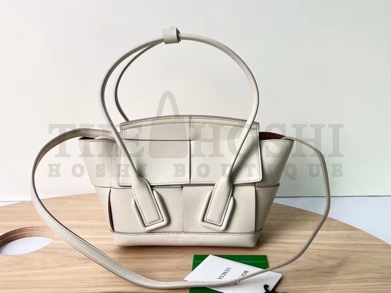 B0tt*ga Ven*ta Arco Mini Bag In White Intrecciato Calfskin Master Quality