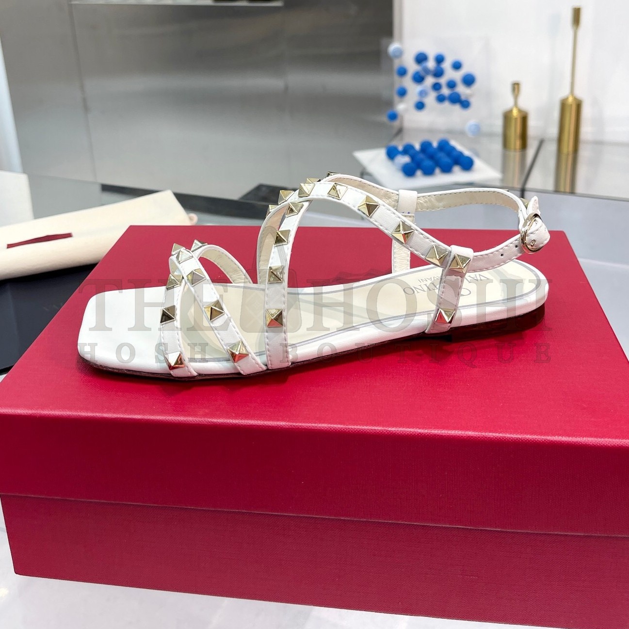Va1e*ntin0 Rockstud Flat Sandals with Straps in White Leather Master Quality