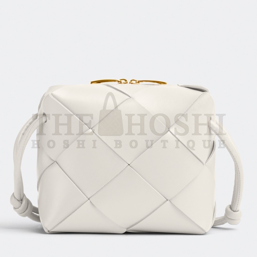 B0tt*ga Ven*ta Mini Cassette Camera Bag In White Lambskin Master Quality