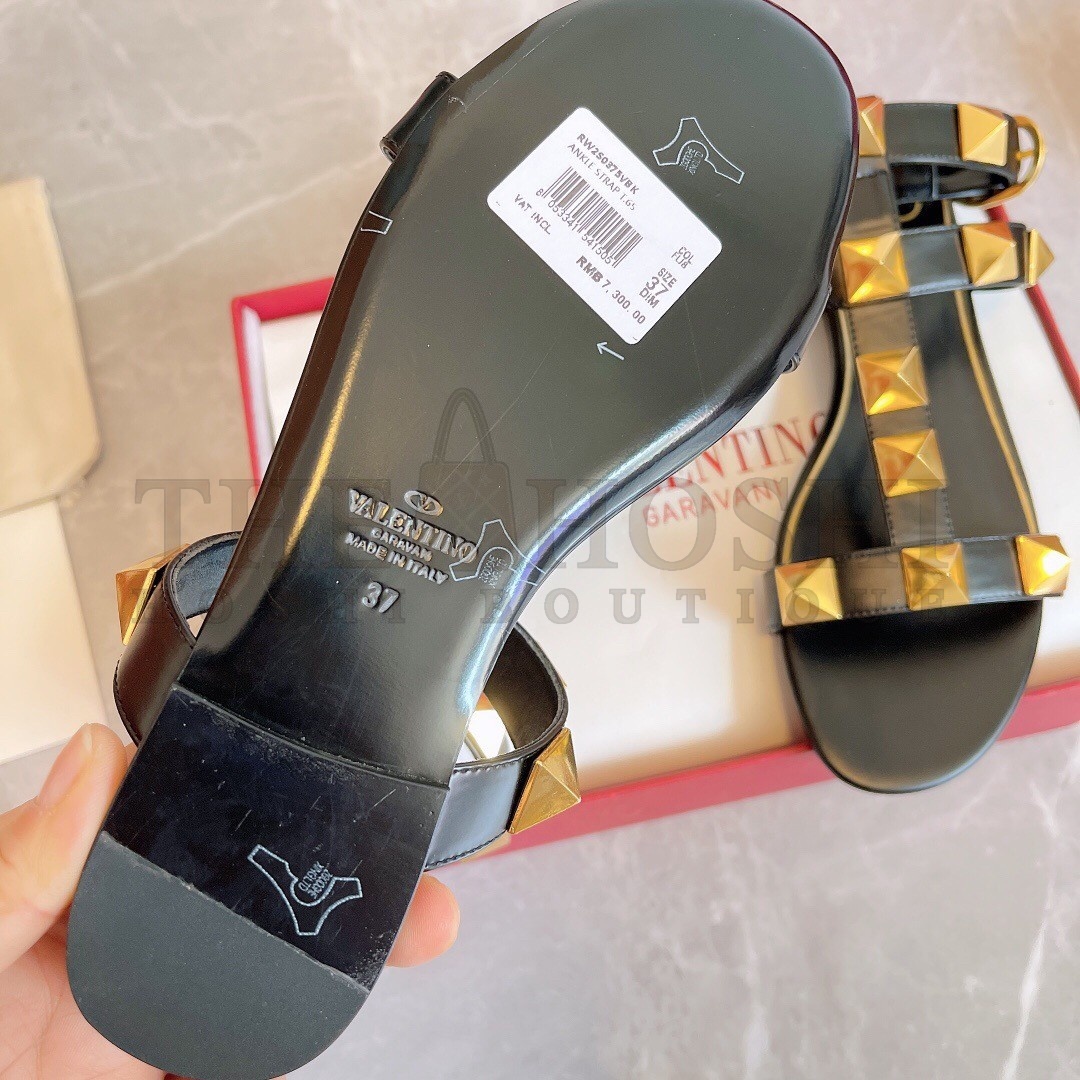 Va1e*ntin0 Roman Stud Flat Sandals In Black Calfskin Master Quality