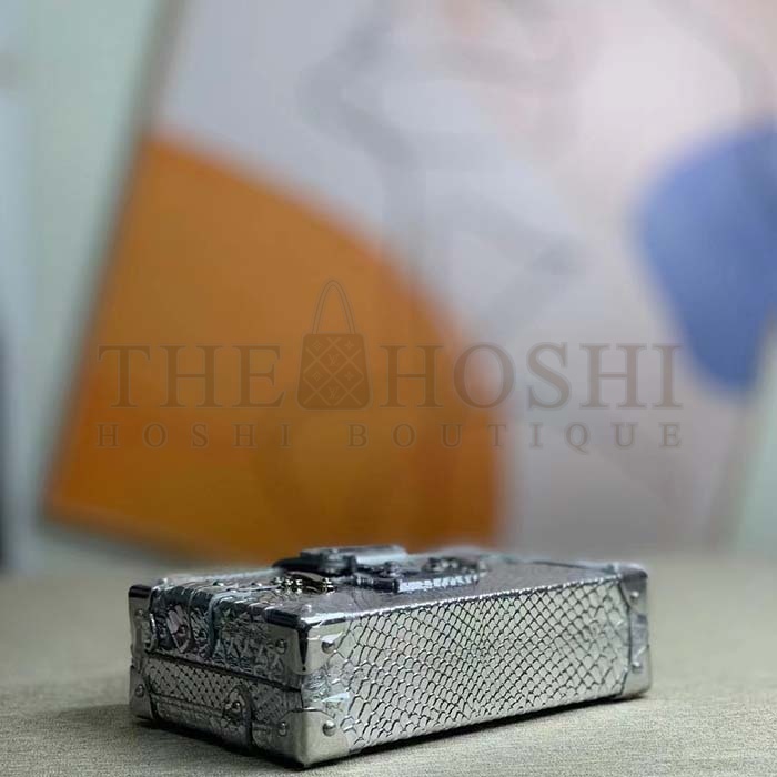 L0vis Vvtt0n LV Women Petite Malle Handbag Metallise Froisse Silver Brilliant Alligator Leather Master Quality