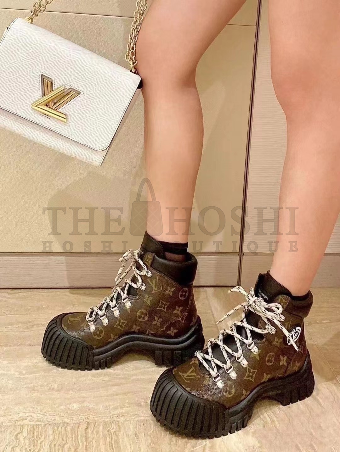 L0vis Vvtt0n Women Shoes LV Ruby Flat Ankle Boot Black Rubberized Calf Leather boots Master Quality