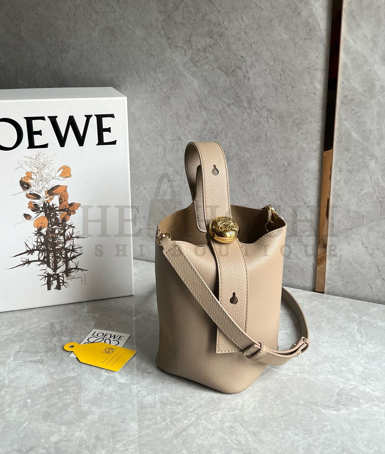L0ew* Mini Pebble Bucket Bag in Sand Grained Leather Master Quality