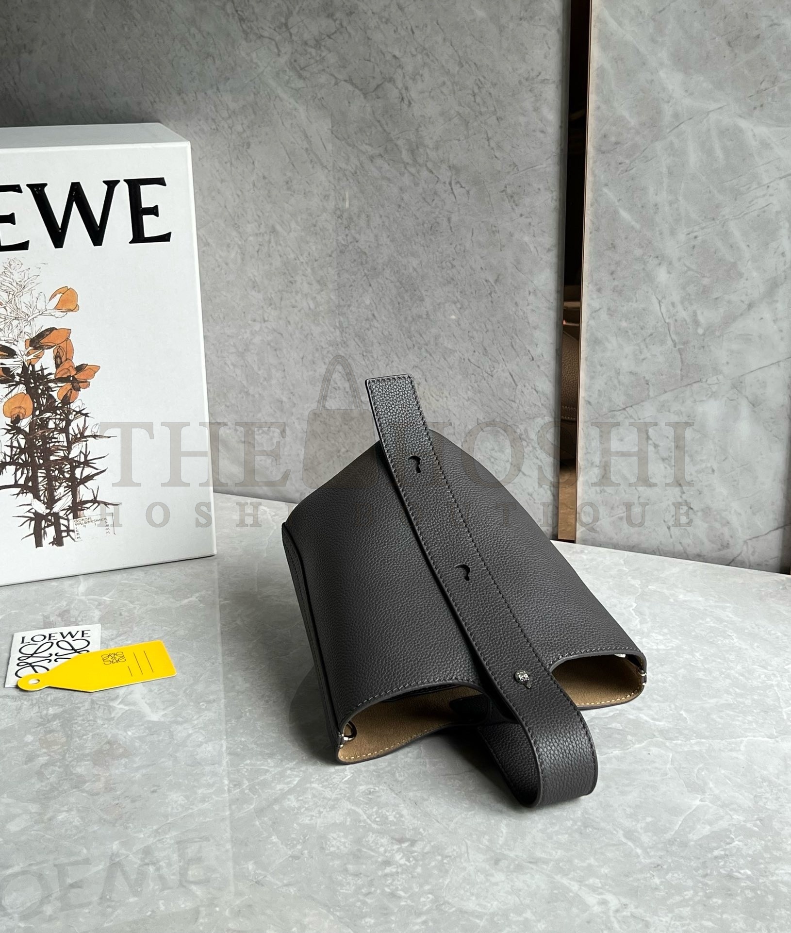 L0ew* Mini Pebble Bucket Bag in Black Grained Leather Master Quality