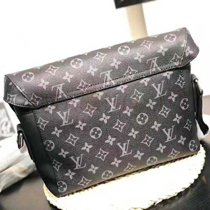 L0vis Vvtt0n LV Men Messenger PM Voyager in Monogram Eclipse Canvas-Grey Master Quality