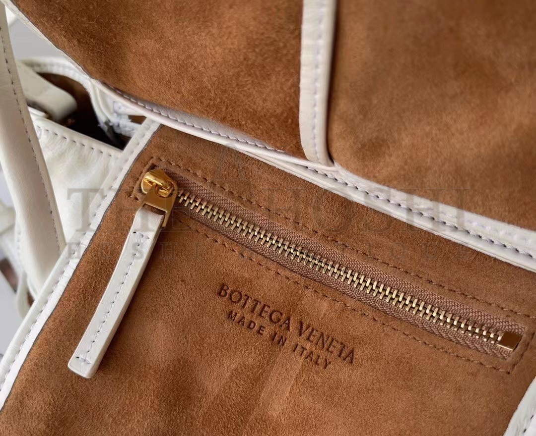 B0tt*ga Ven*ta Mini Arco Bag In White Intrecciato Leather Master Quality