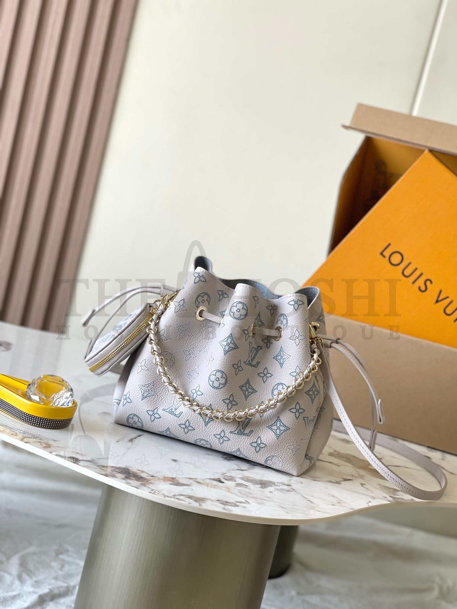 L0vis Vvtt0n LV Women Bella Bucket Bag Mahina Perforated Calf Leather 19.0 x 22.0 x 14.0cm Master Quality