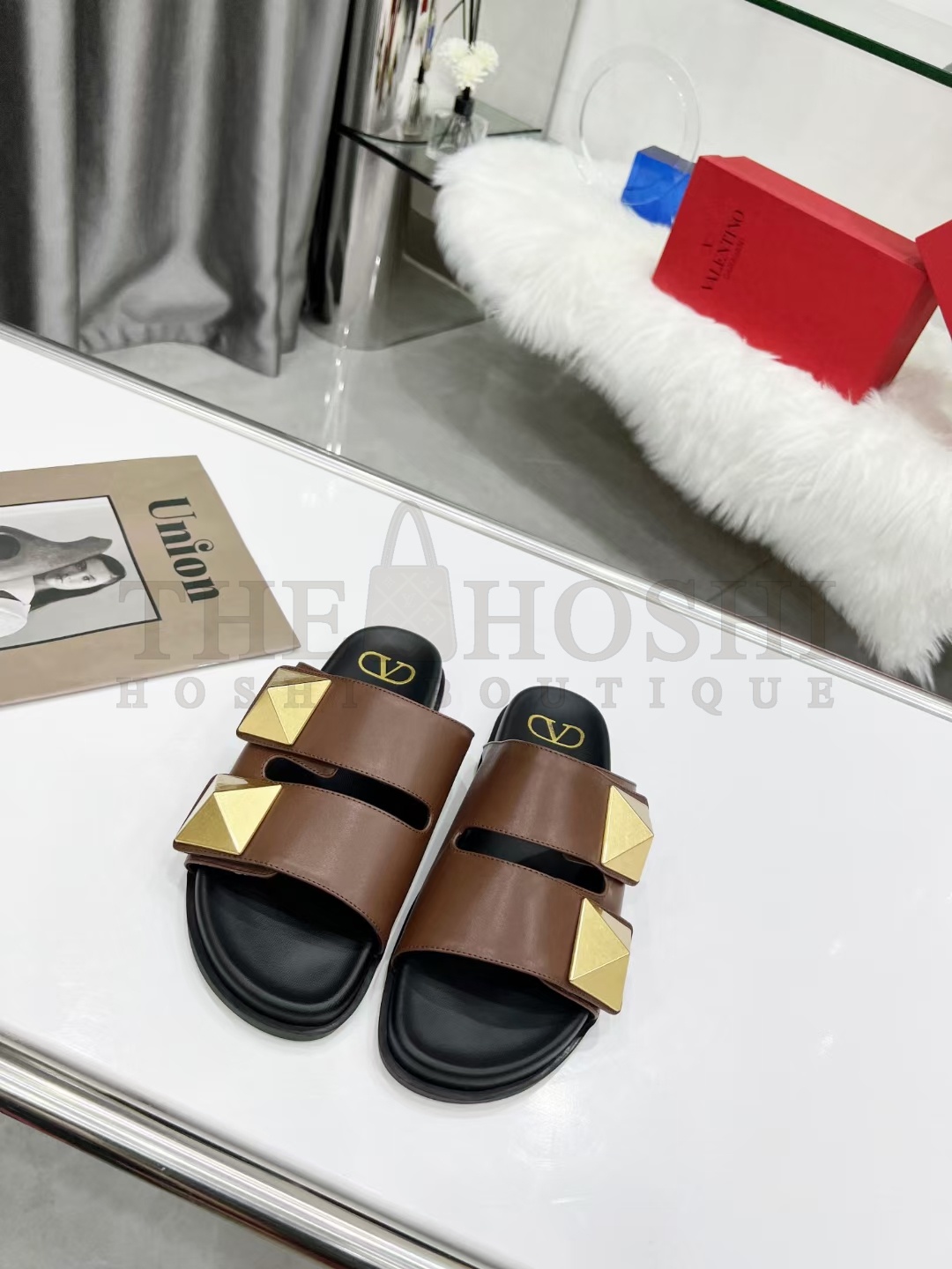 Va1e*ntin0 sandals Master Quality