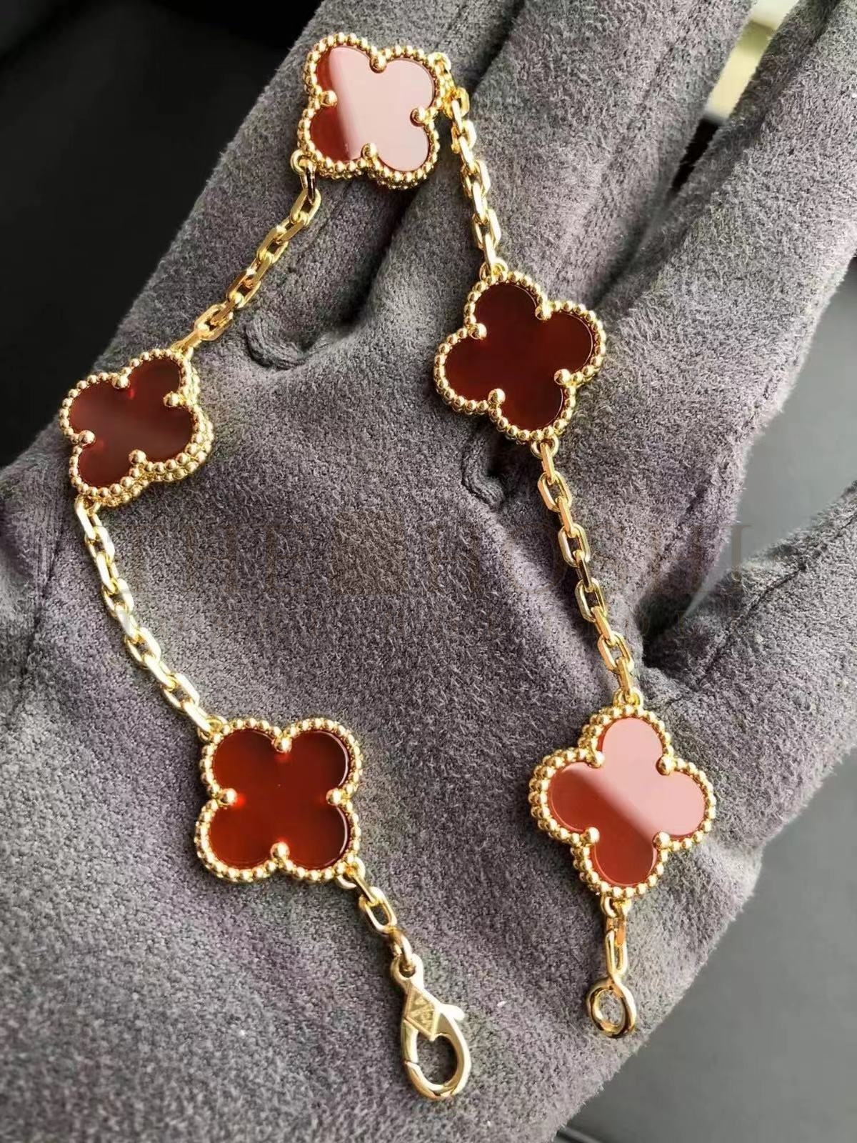 V*n Cl**f bracelet Master Quality