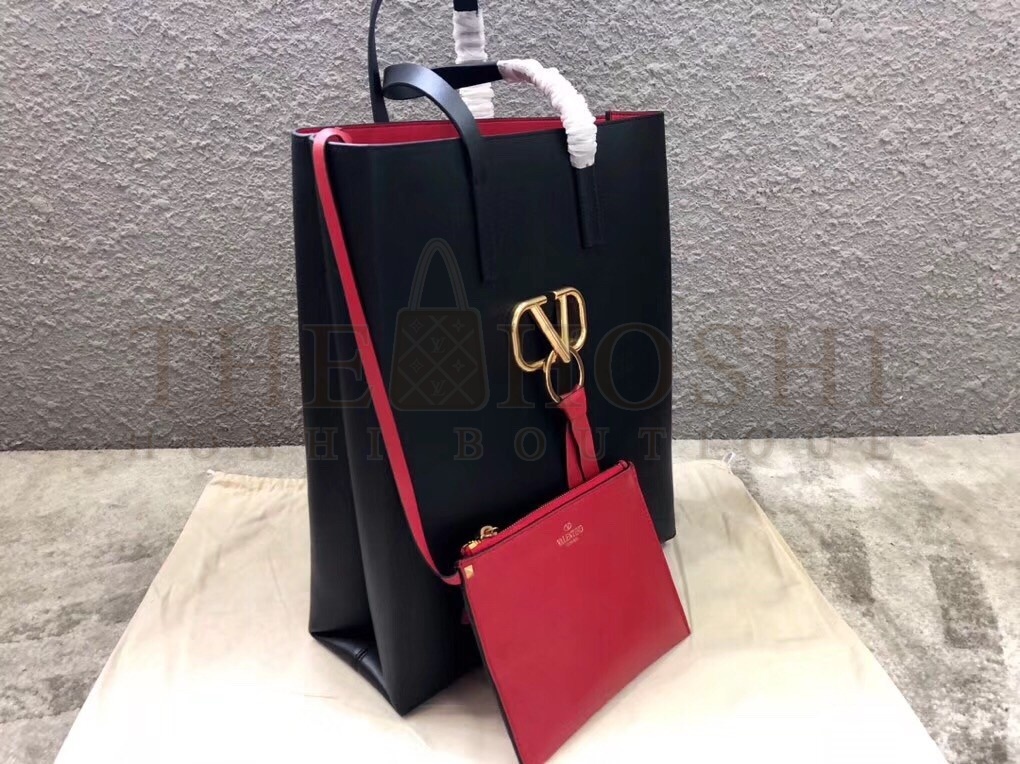 Va1e*ntin0 Garavani Black Large N/S Vring Shopper Bag Master Quality