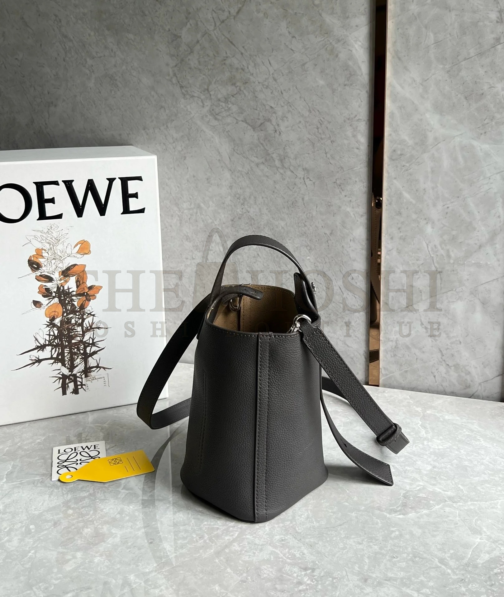 L0ew* Mini Pebble Bucket Bag in Black Grained Leather Master Quality