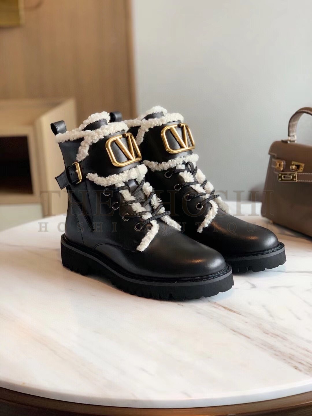 Va1e*ntin0 VLogo Combat Boots In Calfskin and Shearling Master Quality