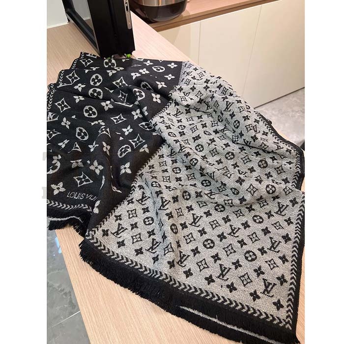 L0vis Vvtt0n LV Unisex Simply LV Scarf Black Fringed Finish Contrasting Monogram Motif Master Quality