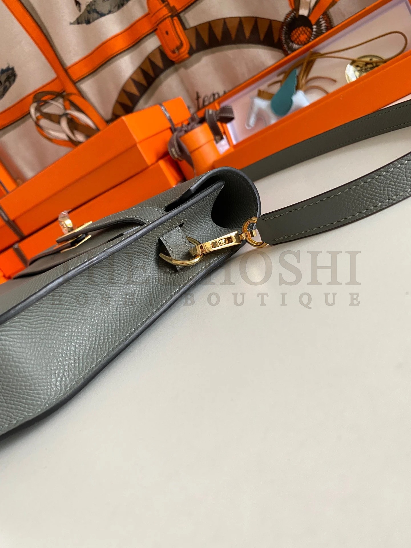 H**me5 Kelly Depeches 25 Pouch in Vert Amande Epsom Calfskin Master Quality