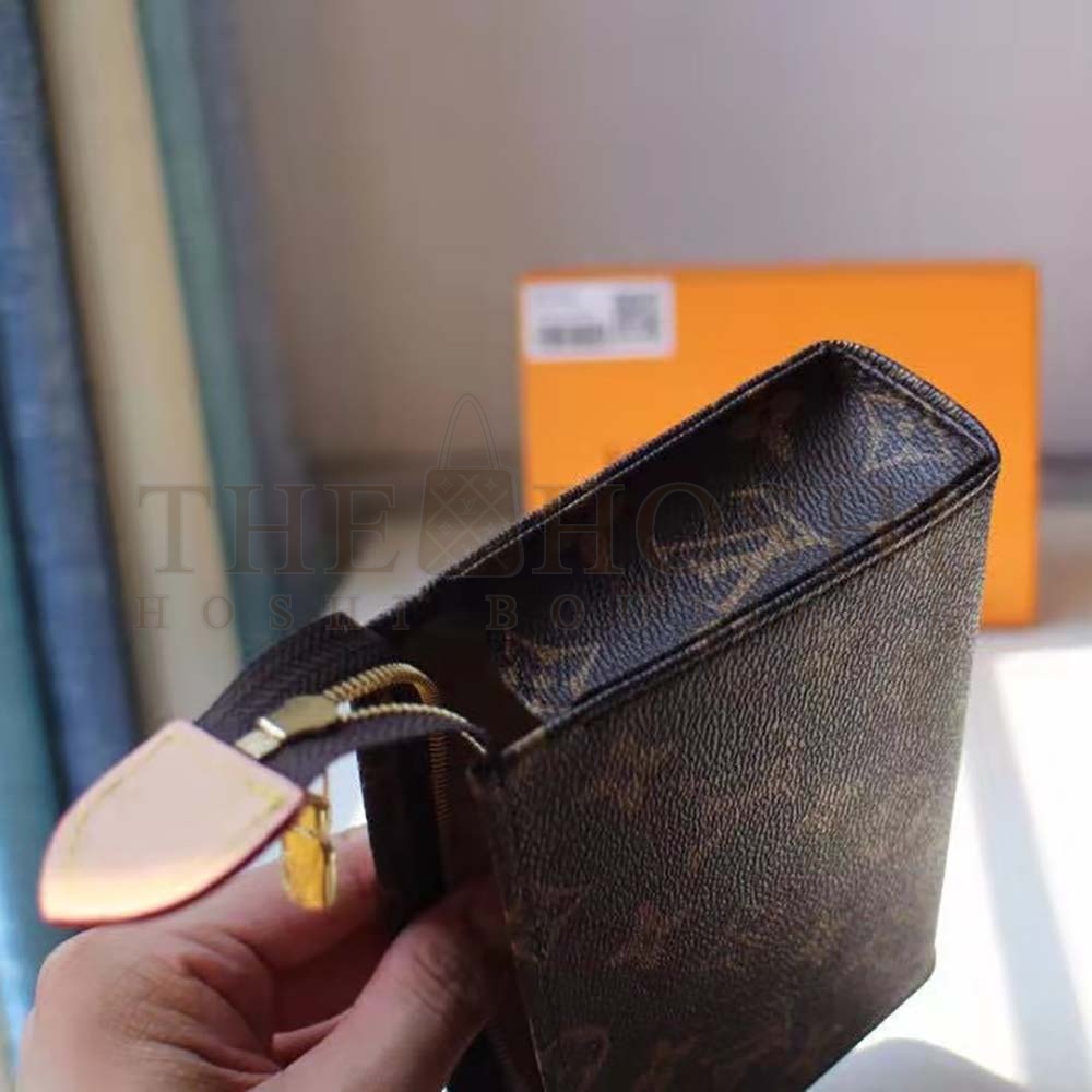 L0vis Vvtt0n LV Women Toiletry Pouch 15 Monogram Canvas M47546 Master Quality