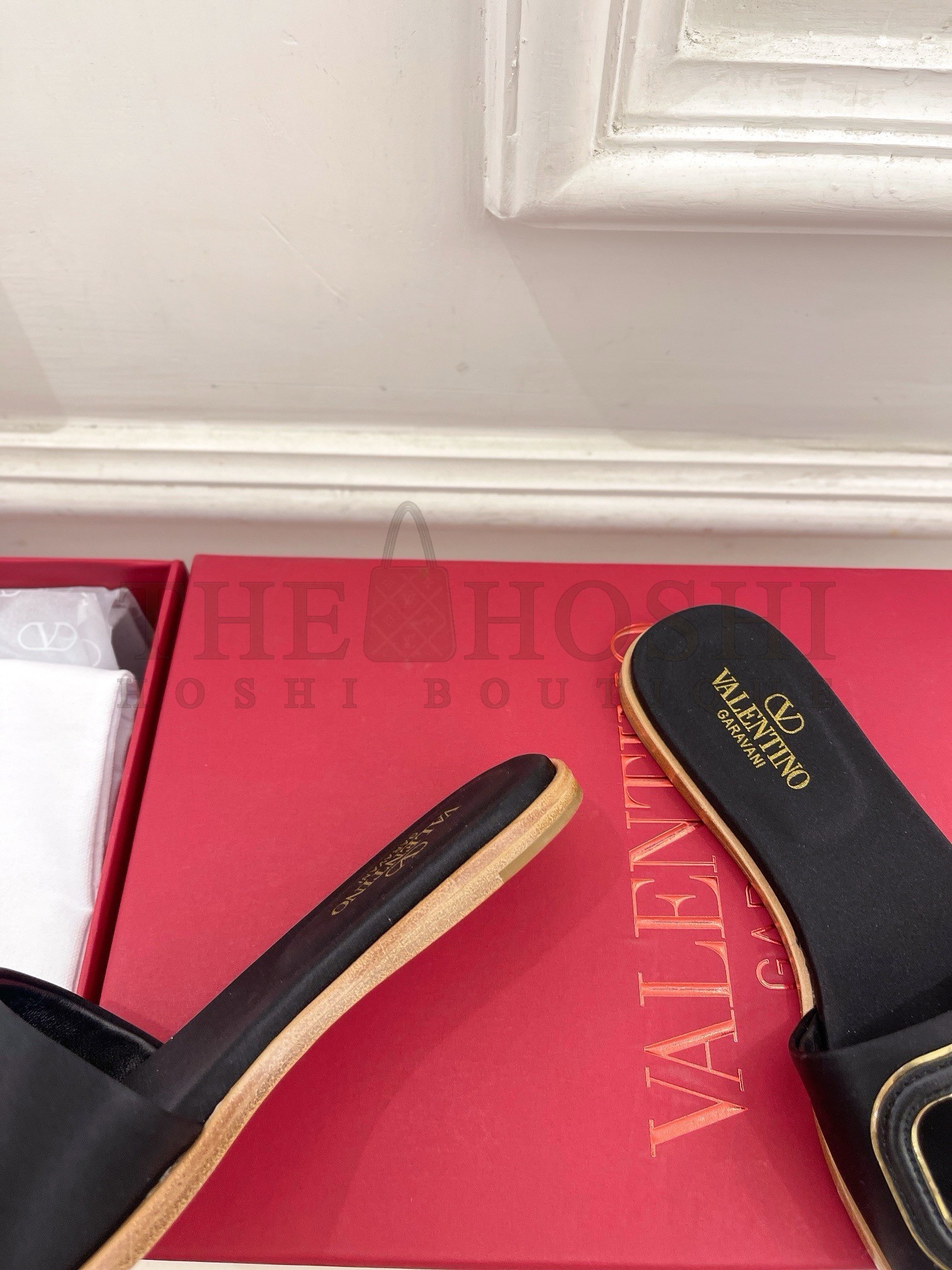 Va1e*ntin0 VLogo Cut-out Slide Sandals in Black Leather Master Quality