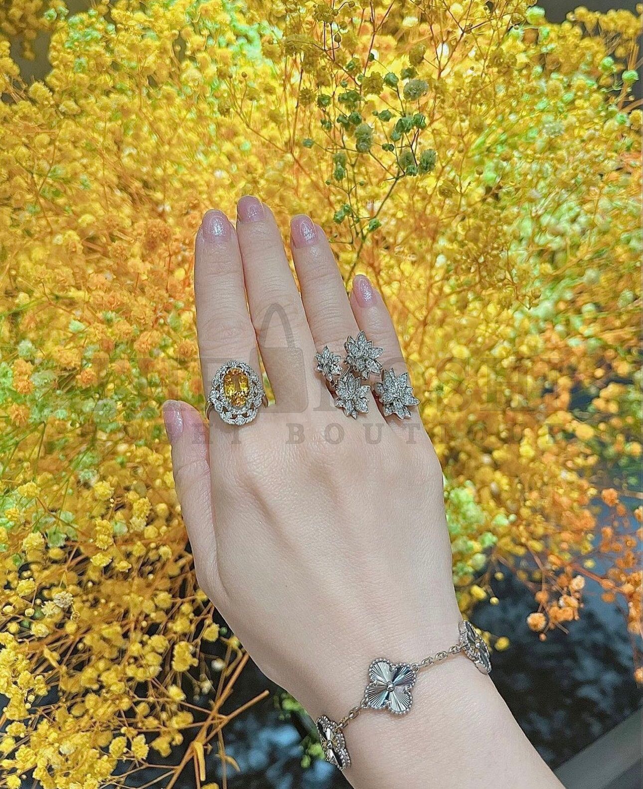 V*n Cl**f & Arpels White Gold Five Flower Clover Bracelet, Vintage Alhambra bracelet, 5 motifs Master Quality