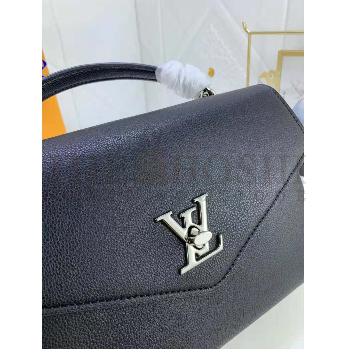 L0vis Vvtt0n LV Women Mylockme Chain Bag Black Soft Grained Calfskin Master Quality