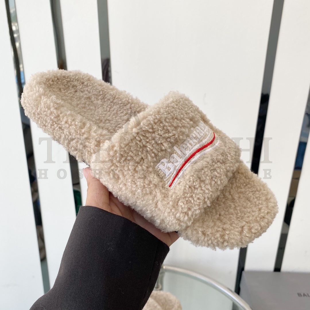 Ba1en*iaga Cozy Inspired Plush Slippers Sandals Master Quality