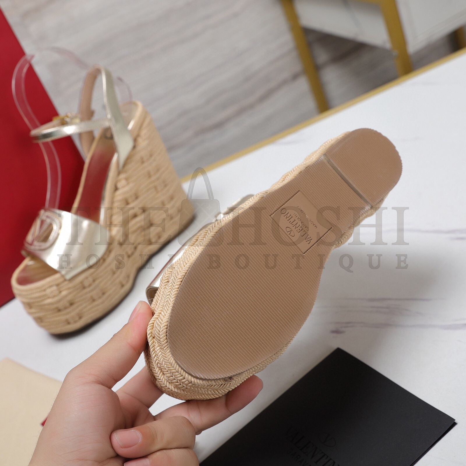 Va1e*ntin0 VLogo Cut-out Espadrille Wedge Sandals in Gold Metallic Leather Master Quality