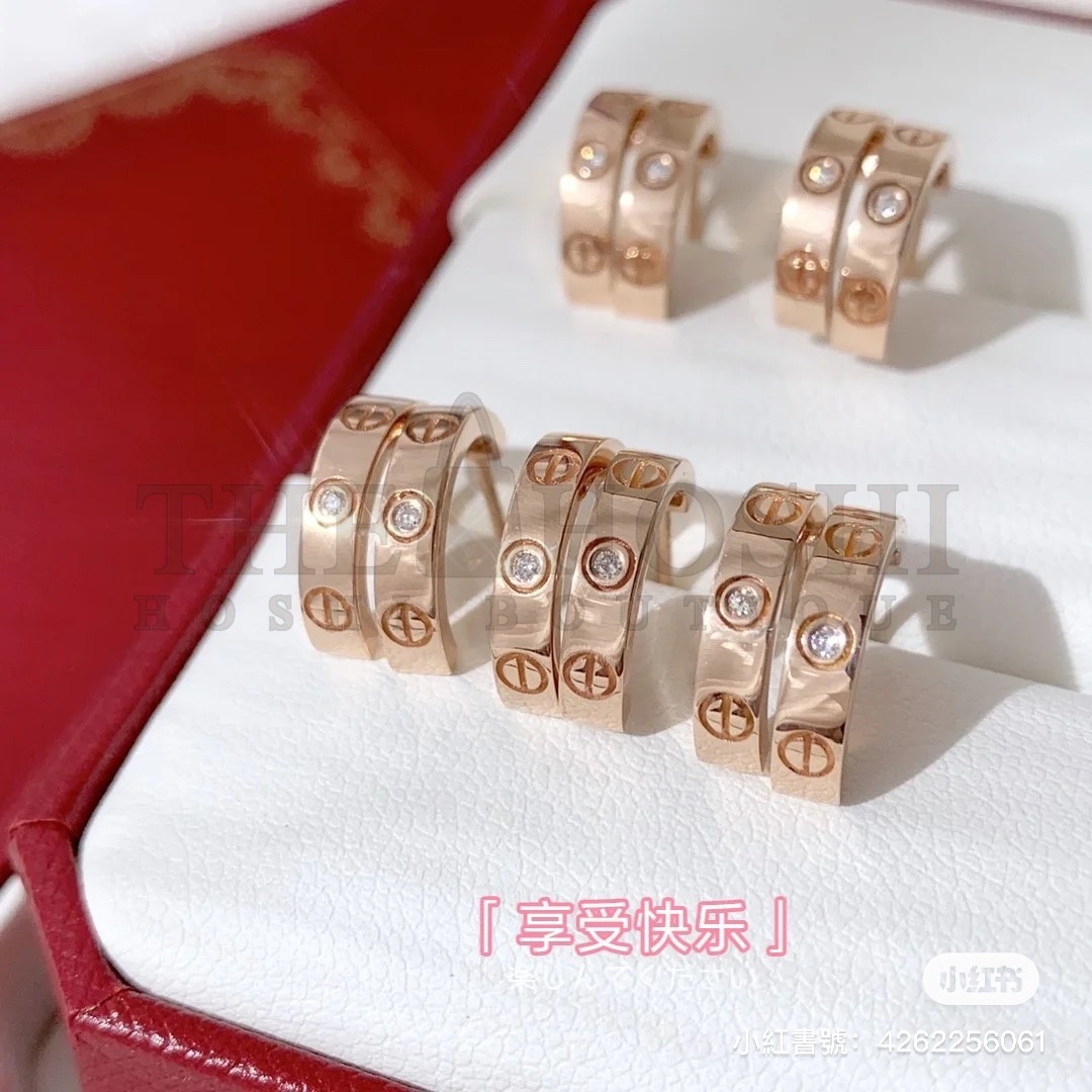 Ca*t1er Earrings with Thread Master Quality