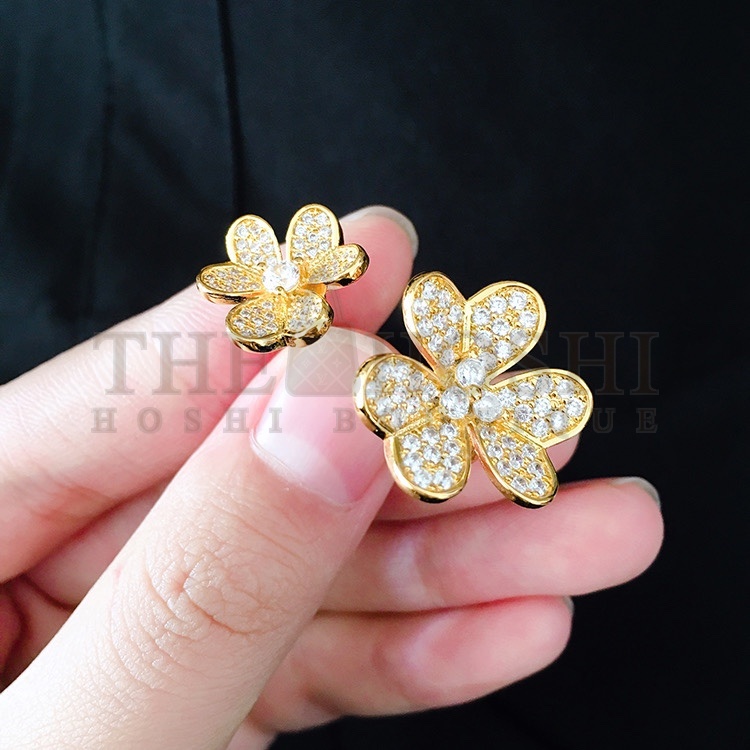 V*n Cl**f & Arpels Double Trefoil, Frivole Between the Finger ring Master Quality