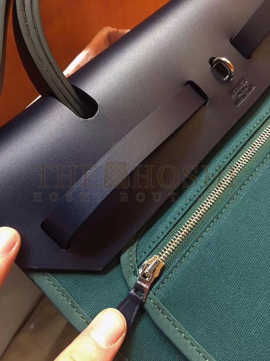 H**me5 Herbag Zip 31cm Bag In Navy And Green Master Quality