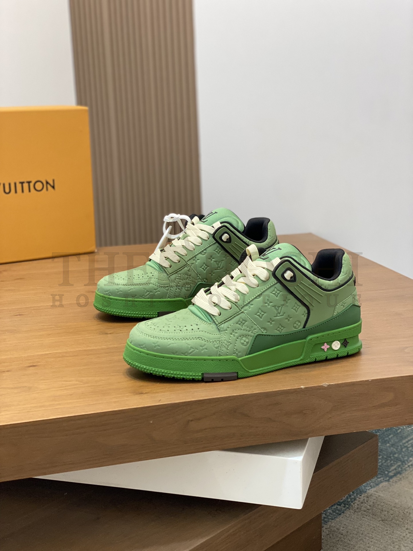 L0vis Vvtt0n LV Trainer Sneakers Green Master Quality